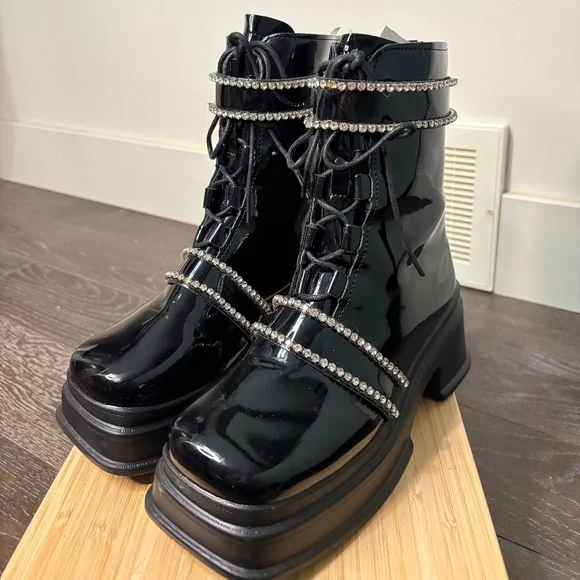Patent Lug boots - Picture 1 of 8
